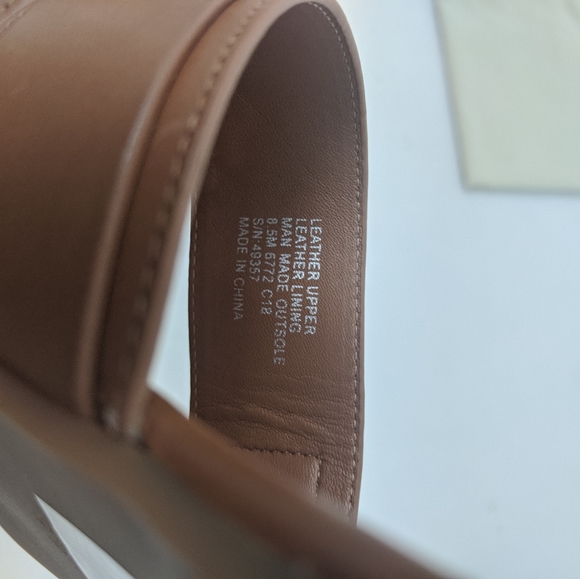 Tory Burch Marsden Leather Logo Thong Sandal Brown - Picture 9 of 9